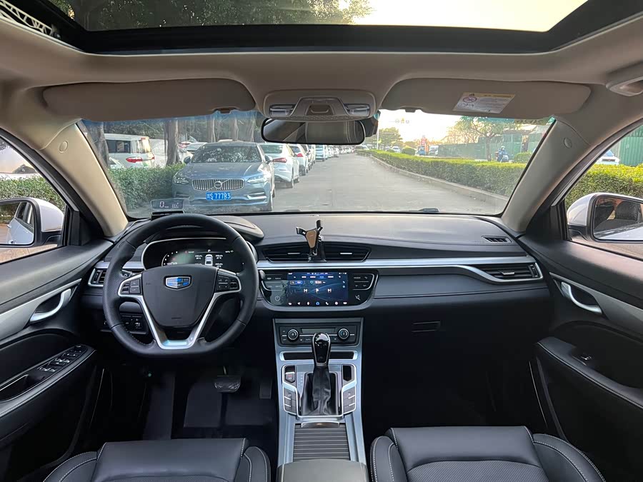 GEELY Emgrand 2018 car image #9