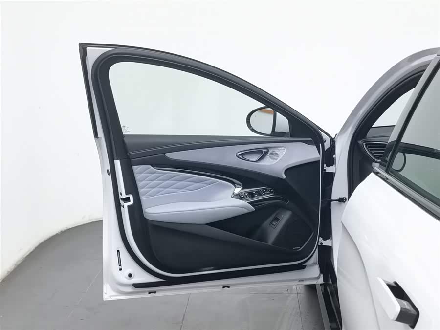 BYD Seal 2023 car image #9