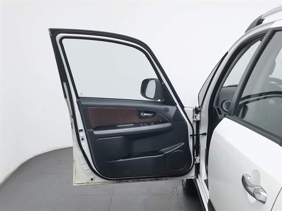 Suzuki SX4 2013 car image #9