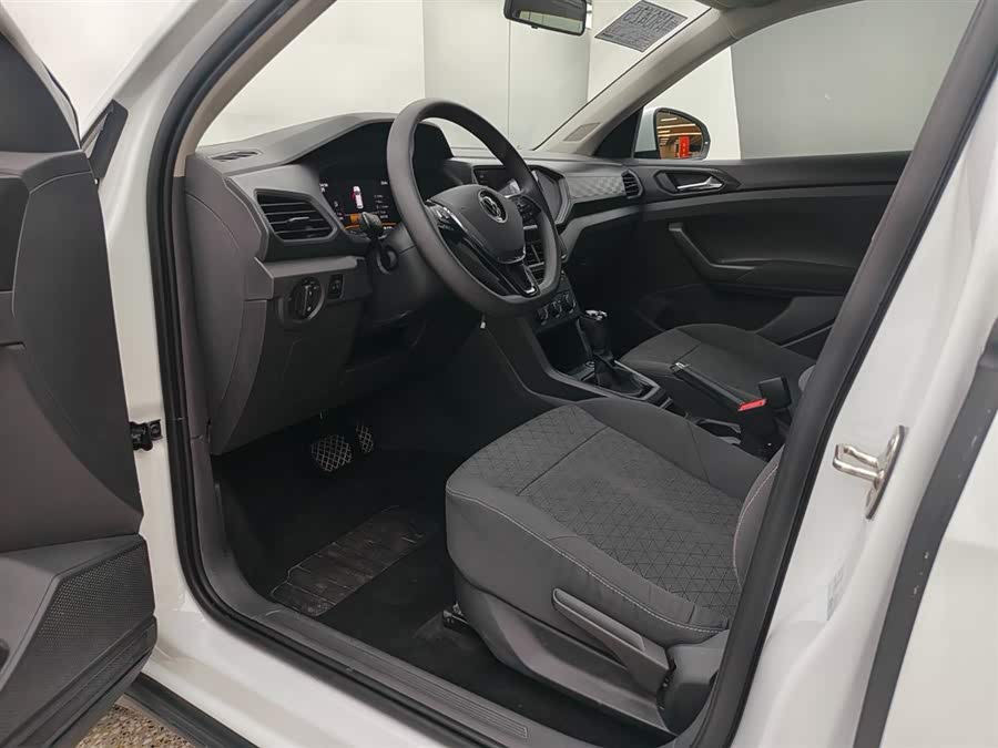 Volkswagen T-Cross 2023 car image #9