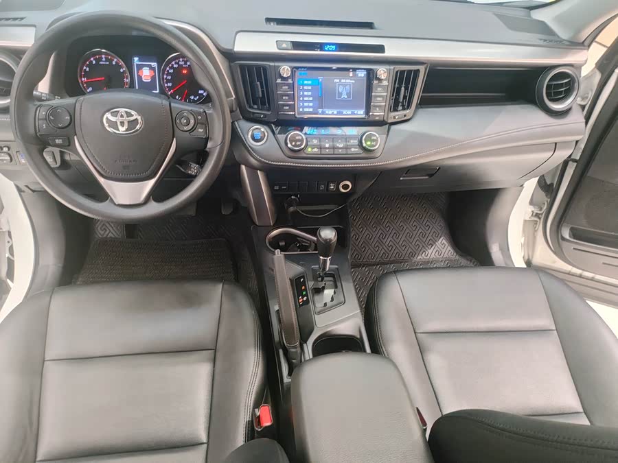 Toyota RAV4 2019 car image #9