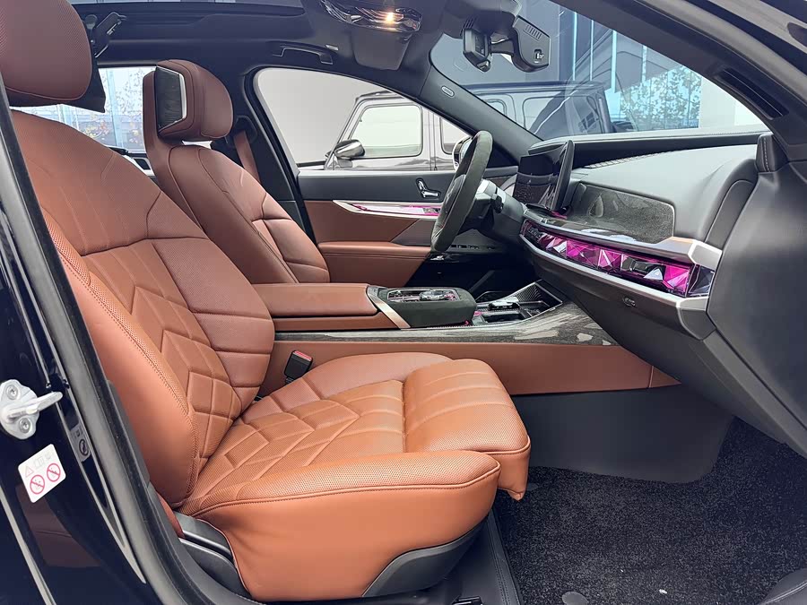 BMW i7 2025 изображение автомобиля #9