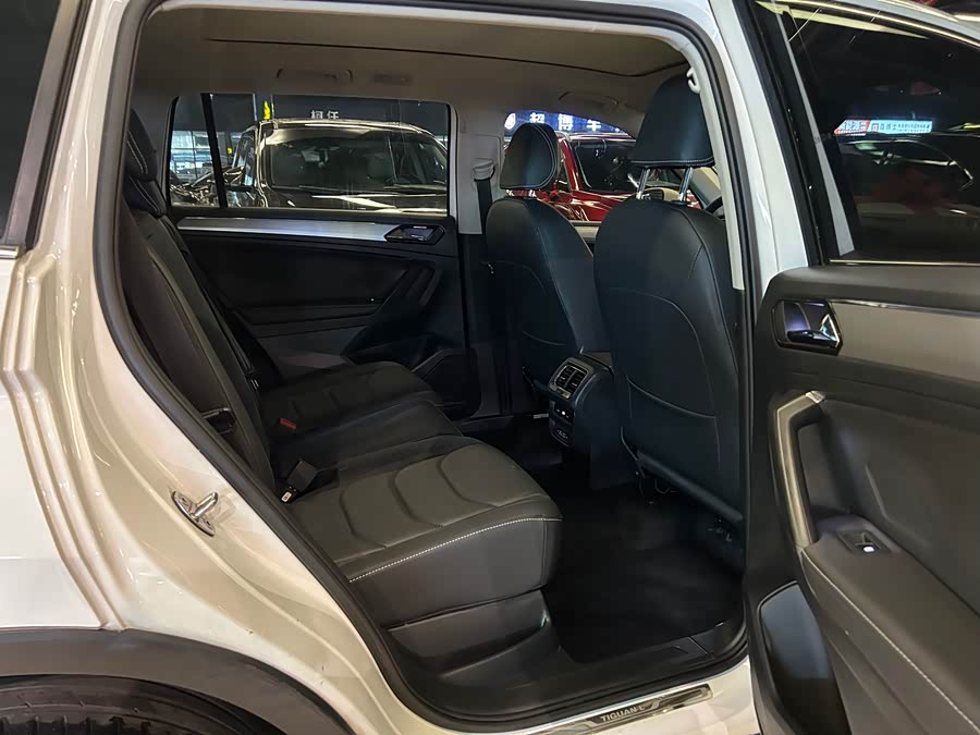 Volkswagen Tiguan L 2019 car image #9