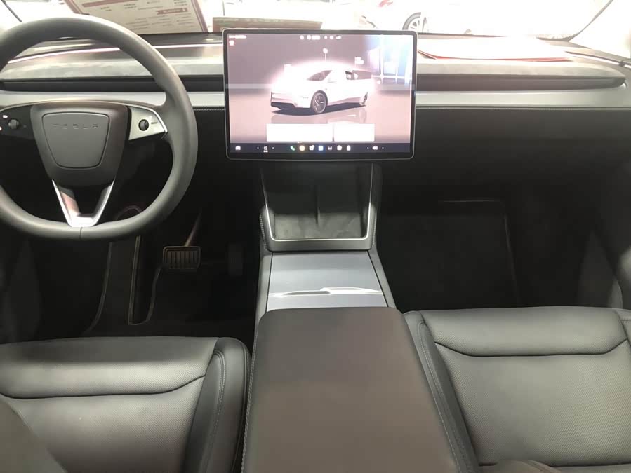 Tesla Model Y 2025 #9 Tesla Model Y 2025 car image #9