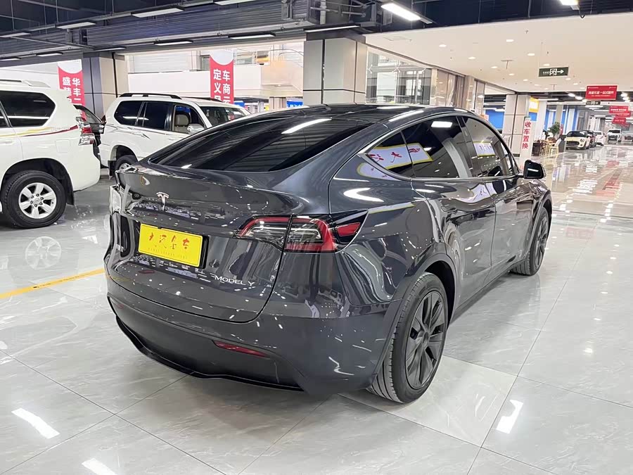 Tesla Model Y 2024 #9 Tesla Model Y 2024 car image #9
