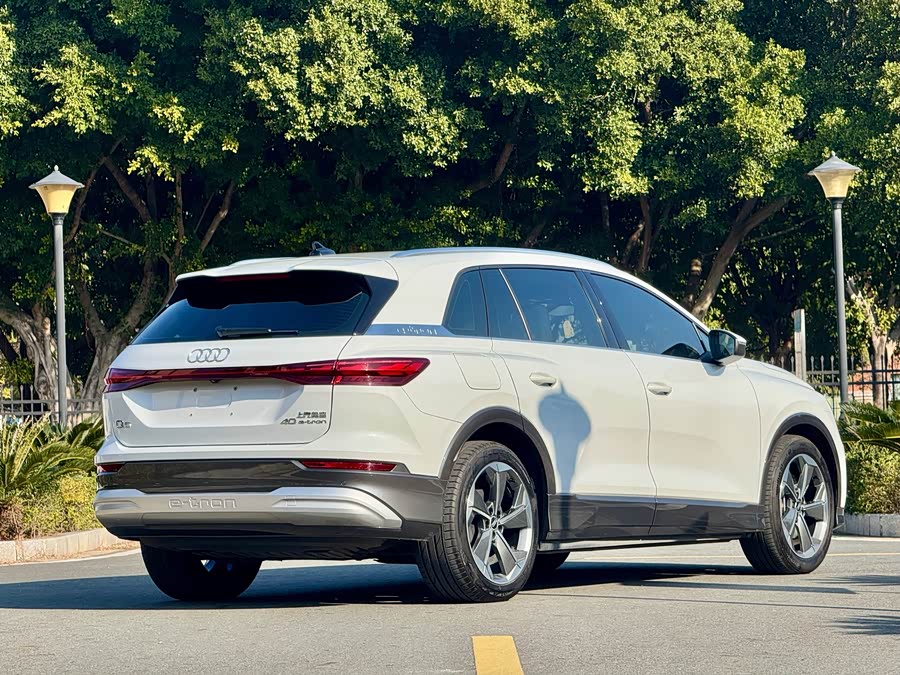 Audi Q5 e-tron 2023 immagine di auto #9