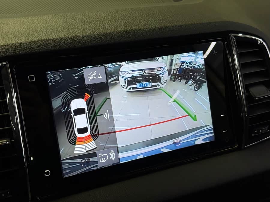 Skoda Karoq 2019 car image #9