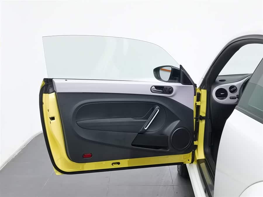 Volkswagen Beetle 2012 car image #9