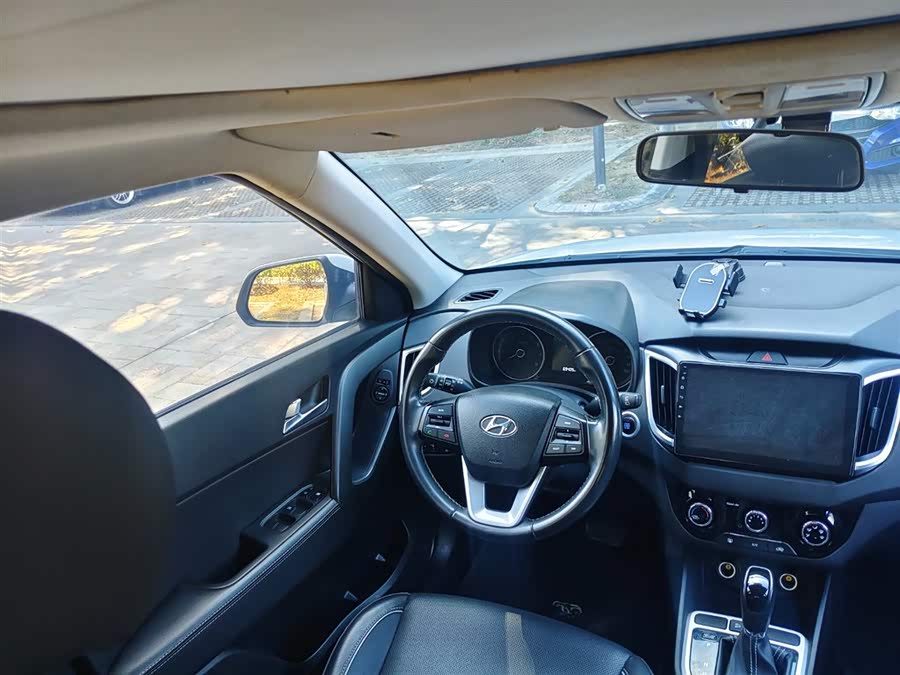 Hyundai ix25 2018 car image #9