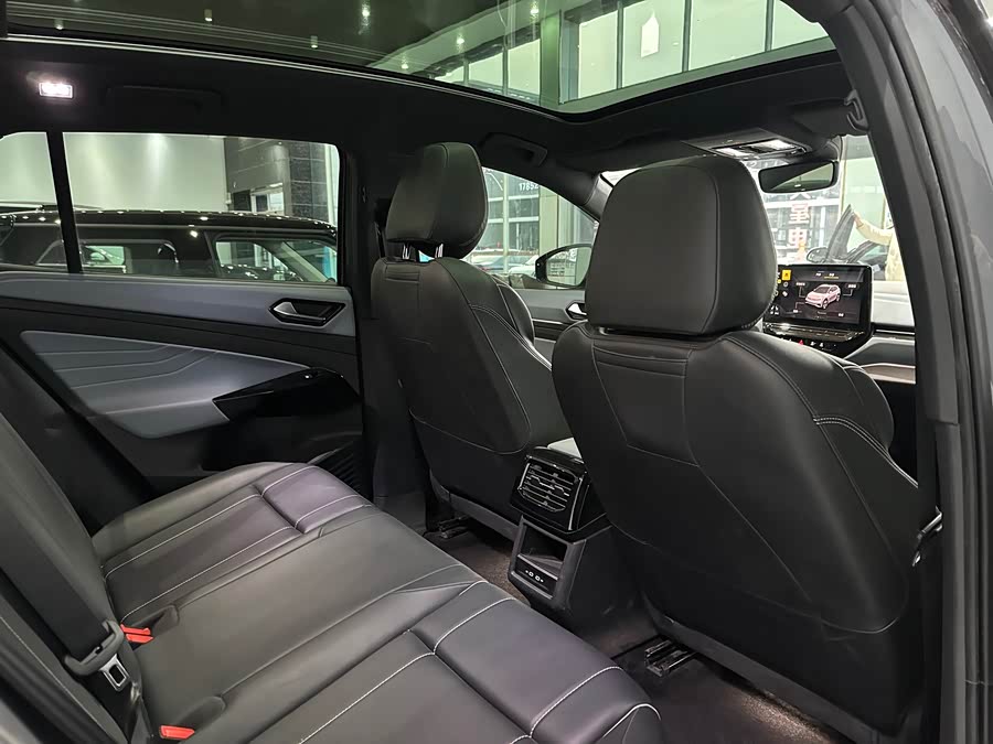 Volkswagen ID.4 X 2024 immagine di auto #9