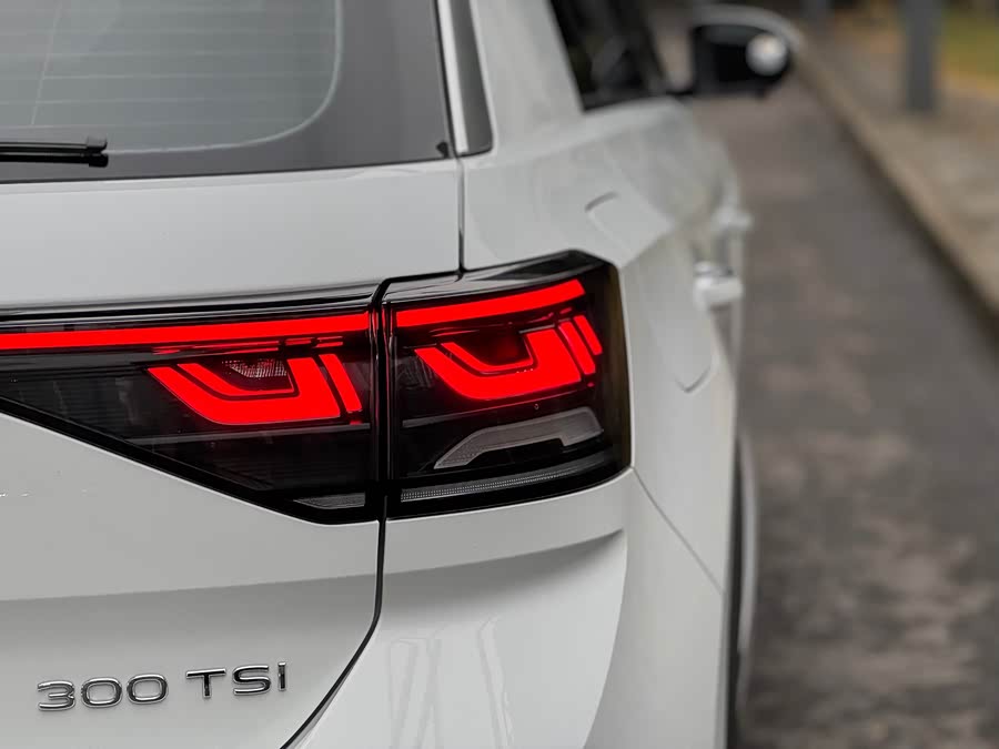 T-Roc 2025 car image #9