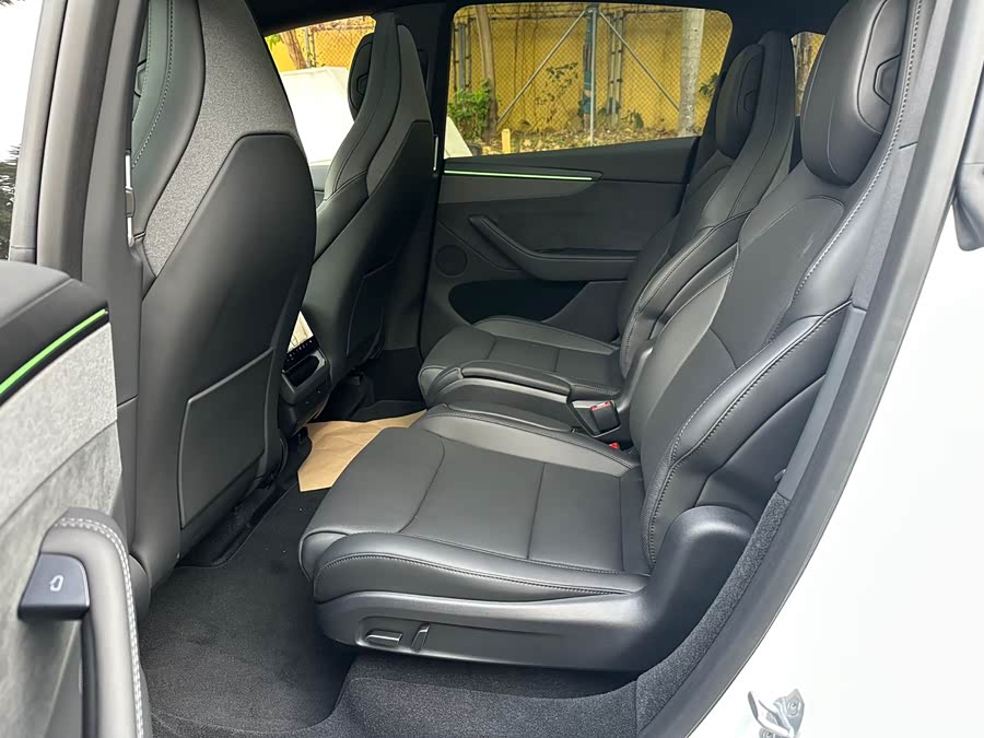 特斯拉 Model Y L 2025 汽车图片 #9