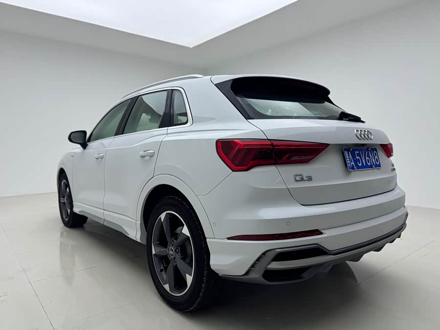 Audi Q3 2022 #9 Audi Q3 2022 صورة سيارة #9