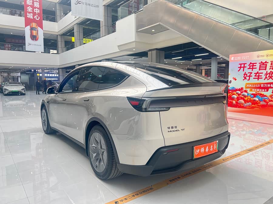 特斯拉 Model Y L 2025 汽车图片 #9