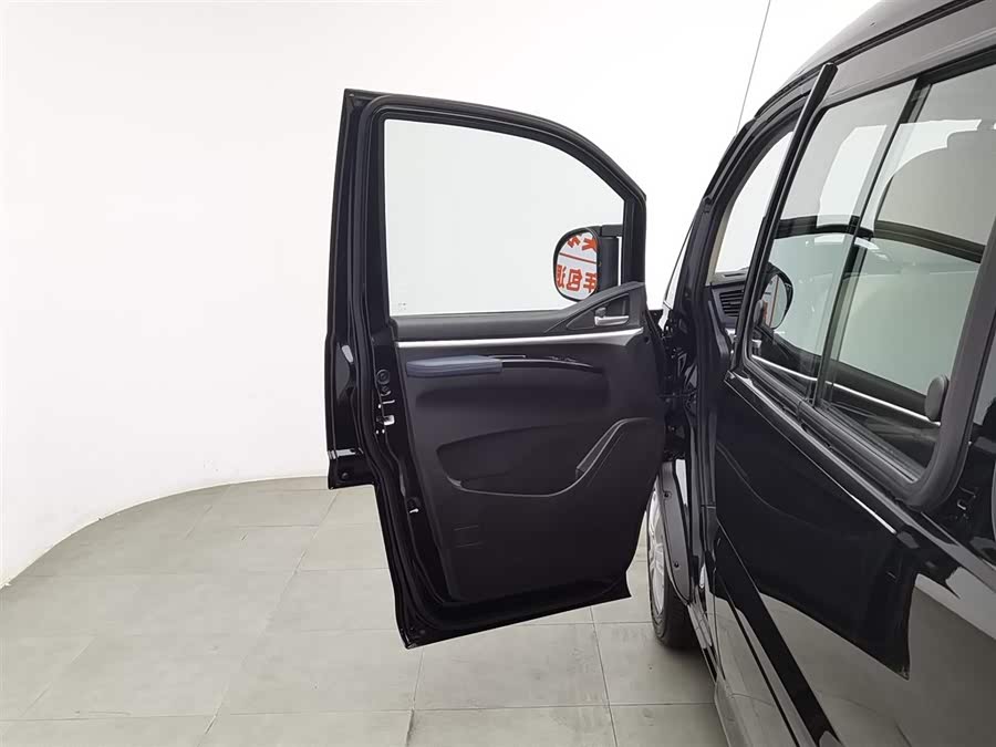 Forthing Lingzhi 2025 #9 Forthing Lingzhi 2025 car image #9