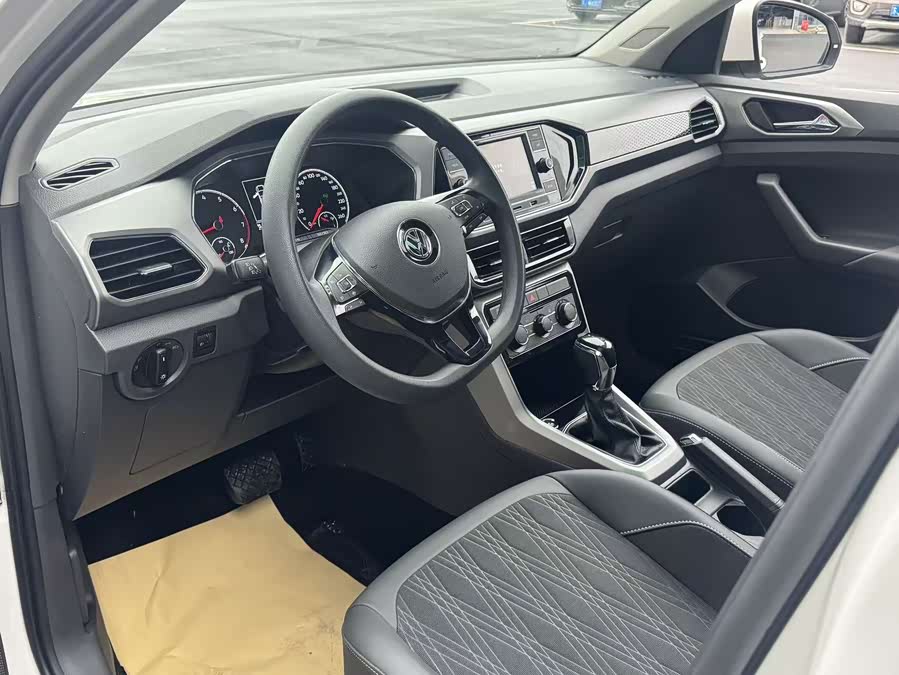 Volkswagen T-Cross 2020 #9 Volkswagen T-Cross 2020 car image #9