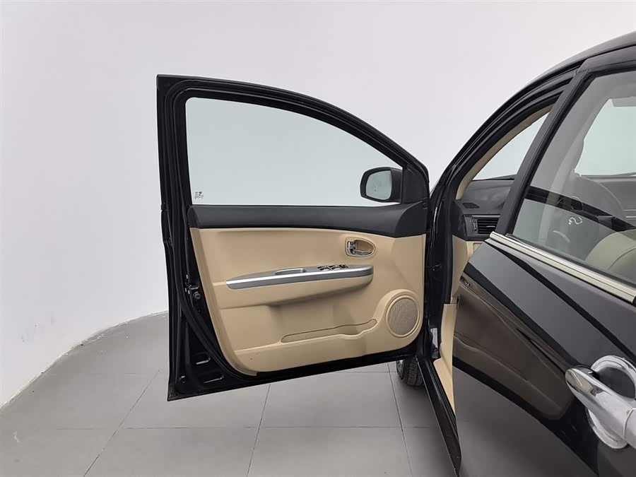 Great Wall C30 2012 car image #9