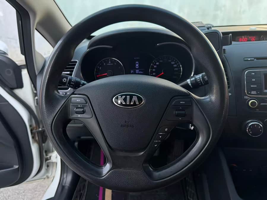 Kia K3 2013 car image #9