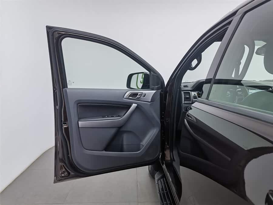 Ford Everest 2017 car image #9