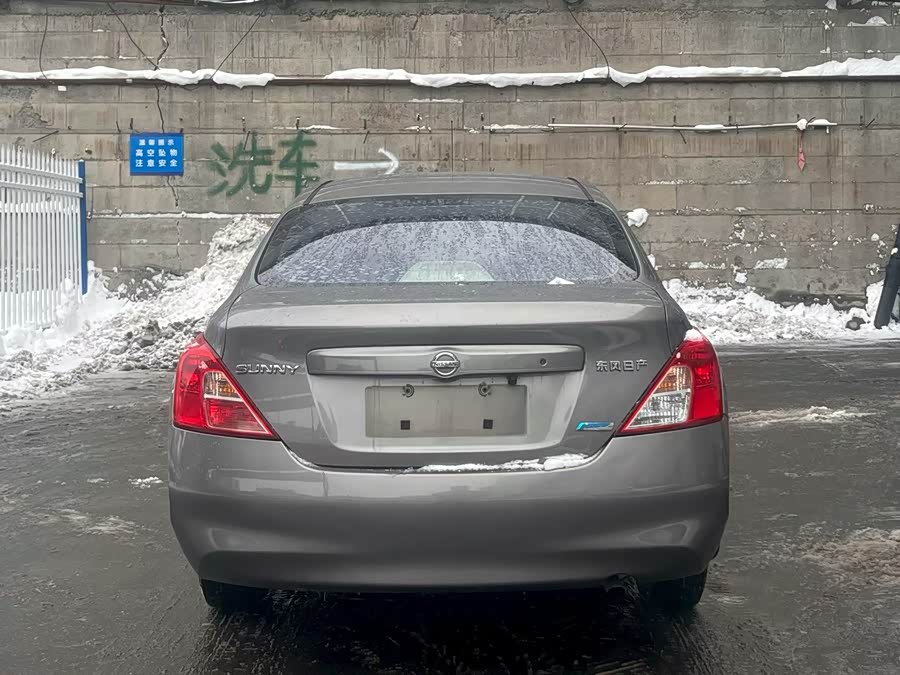 Nissan Sunny 2012 car image #9