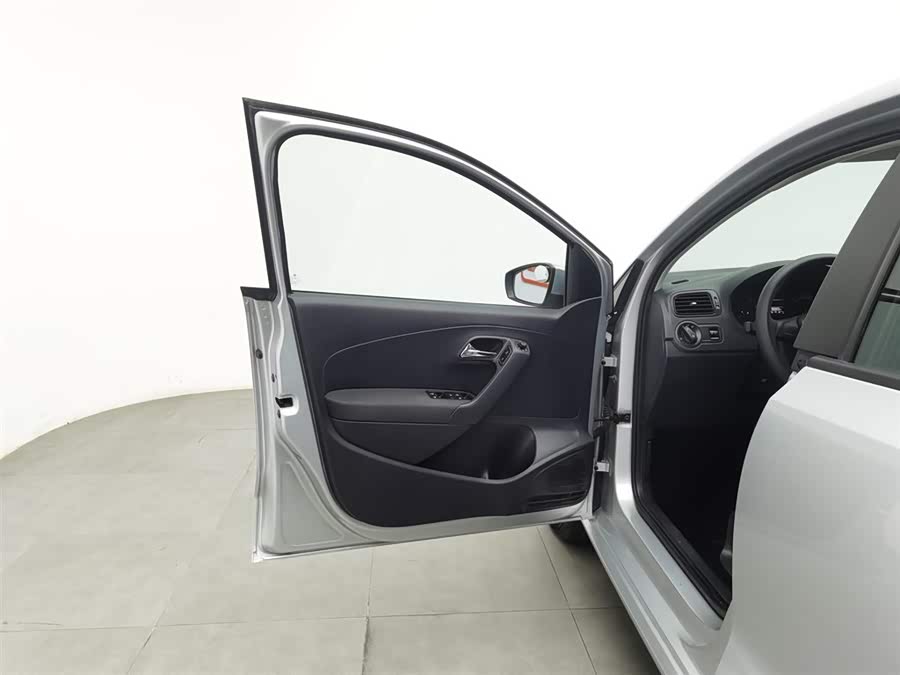 Volkswagen Polo 2017 car image #9