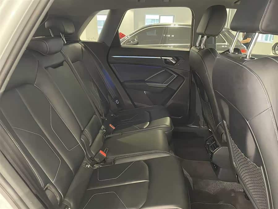 Audi Q3 2024 car image #9