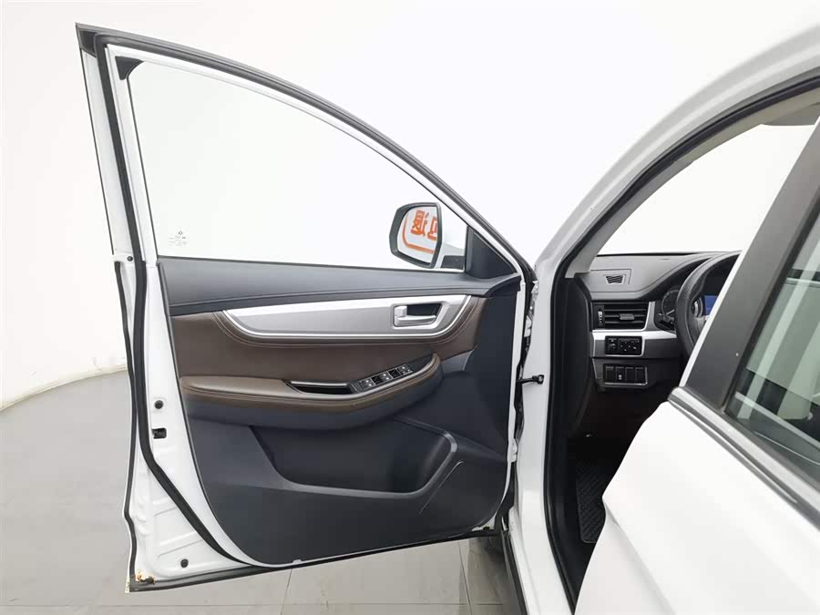 Forthing JOYEAR X5 2017 صورة سيارة #9