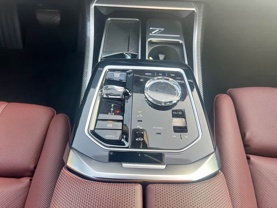 BMW 7 Series 2024 car image #9