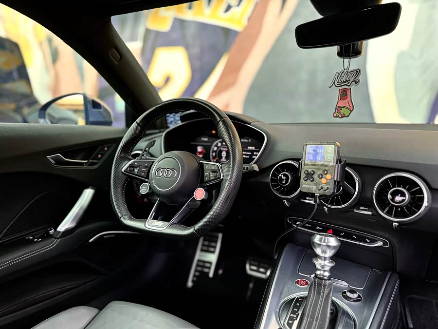 Audi TT 2011 image de voiture #9