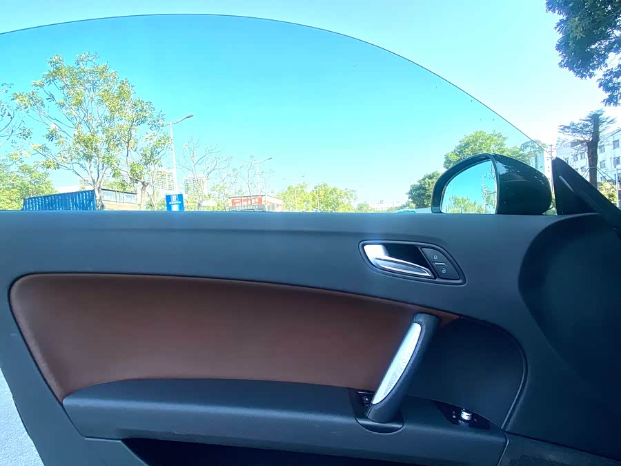 Audi TT 2012 car image #9