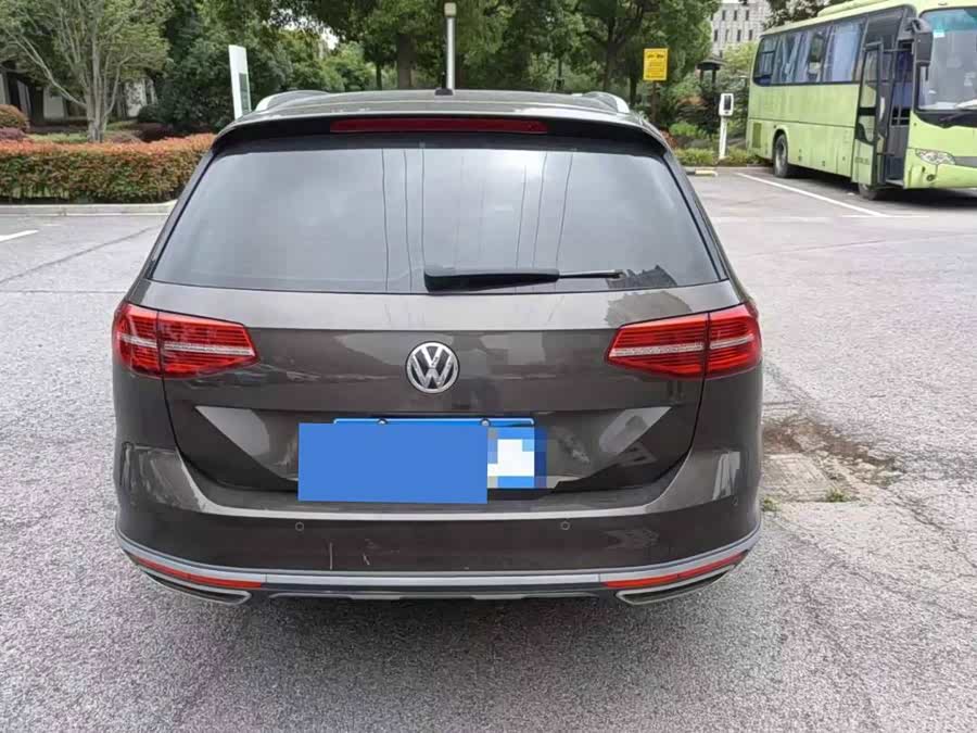 Volkswagen Passat Variant 2018 car image #9