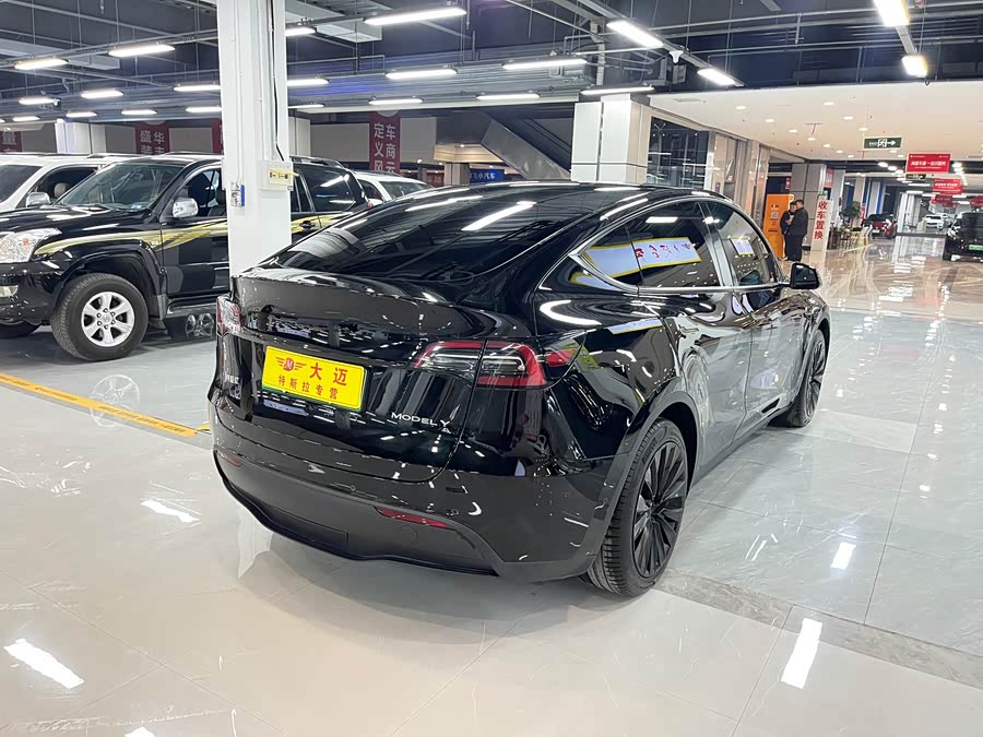 Tesla Model Y 2022 car image #9