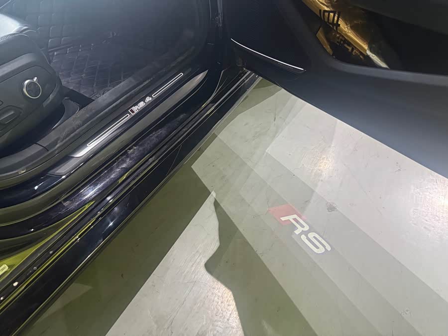 Audi RS 4 2023 car image #9