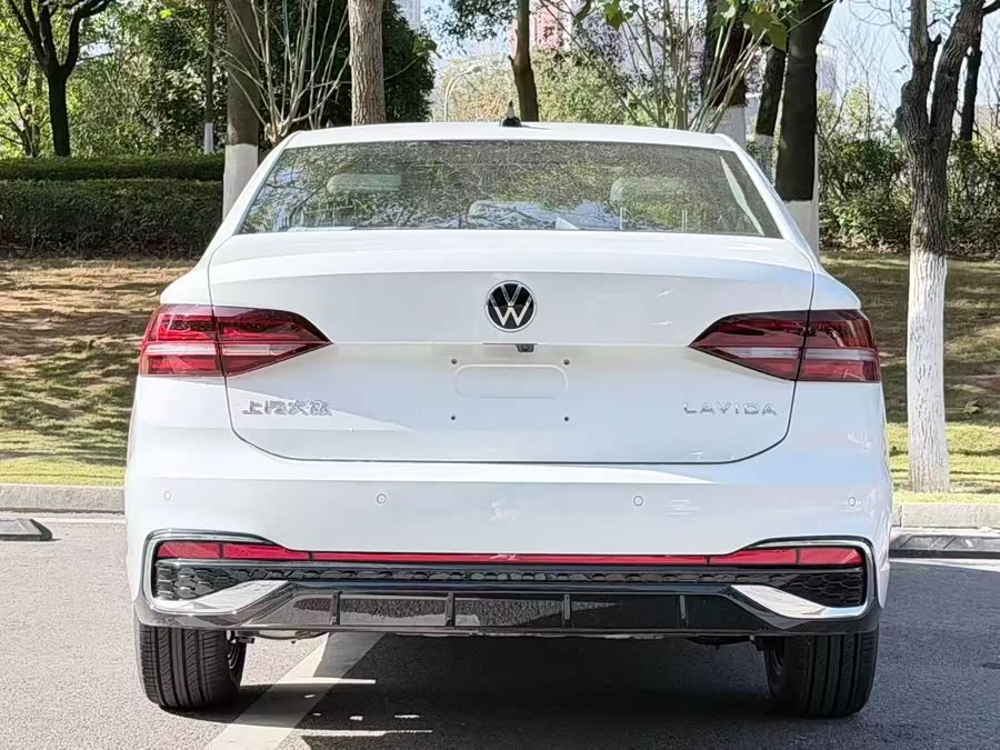 Volkswagen Lavida 2017 car image #9