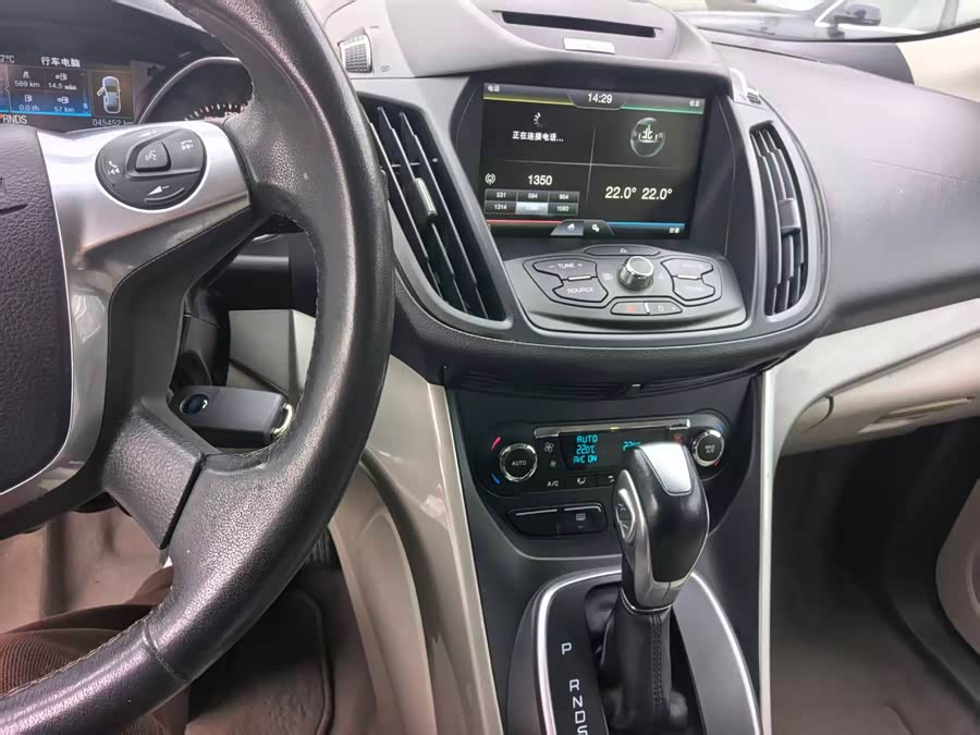 Ford Kuga 2015 car image #9