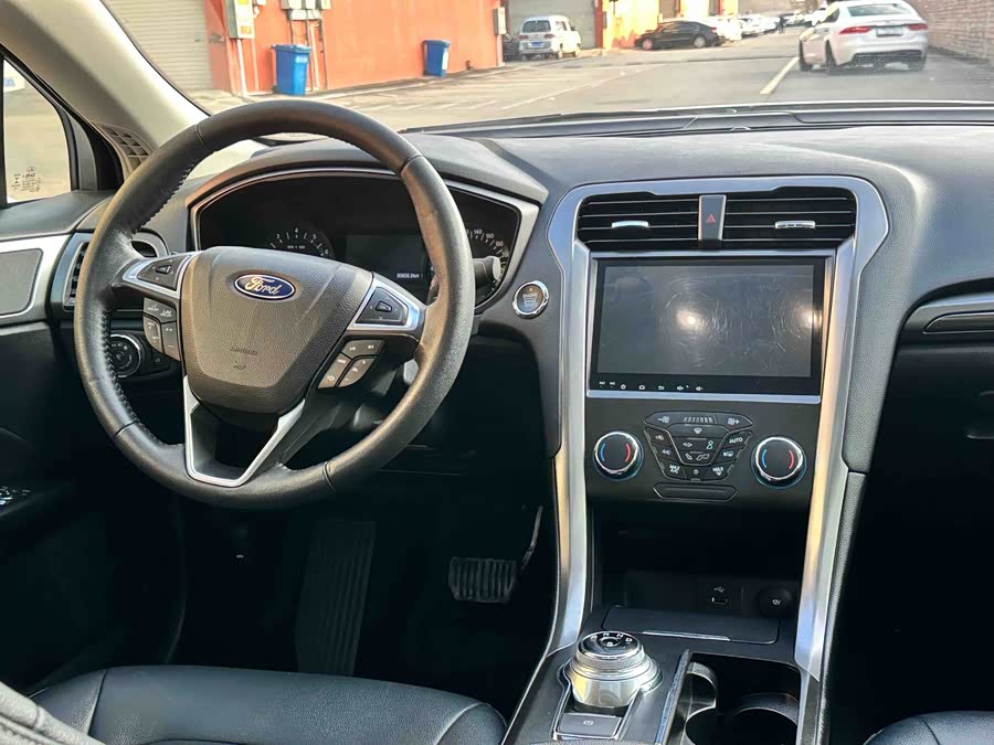 Ford Mondeo 2017 car image #9