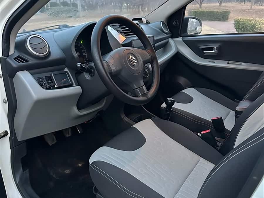Suzuki 2015 car image #9
