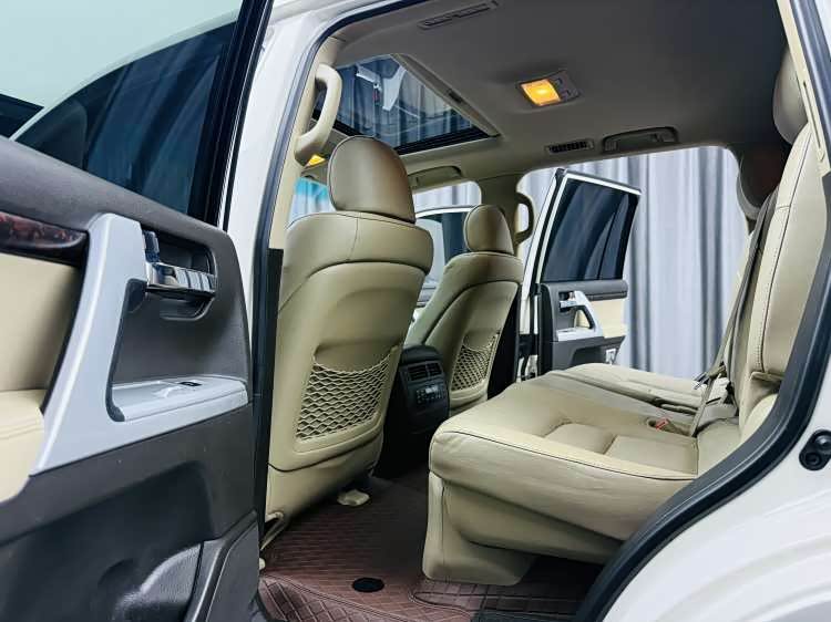 Toyota Land Cruiser 2010 #9 Toyota Land Cruiser 2010 car image #9