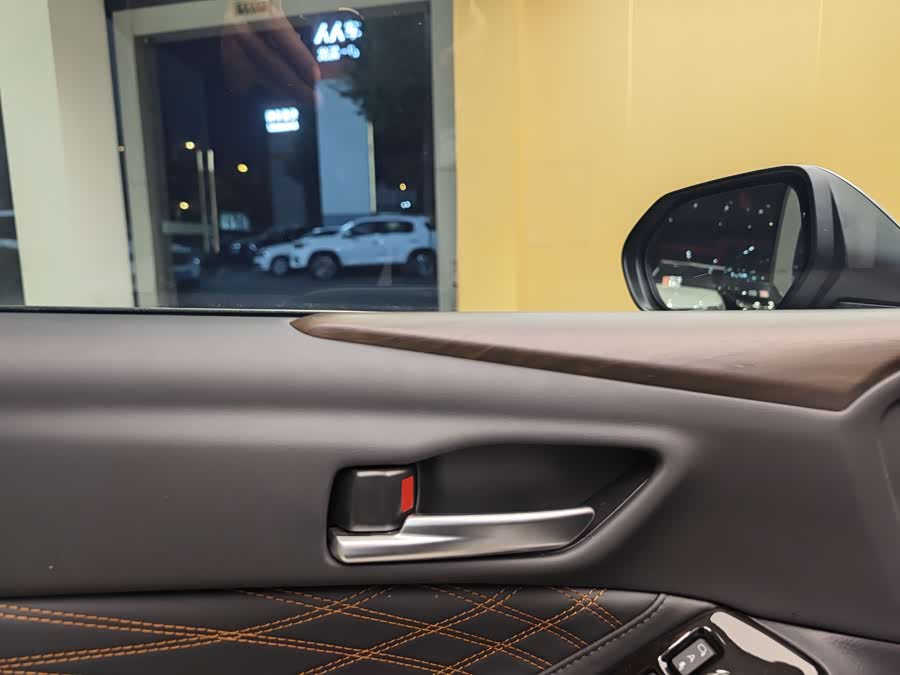 Toyota Avalon 2024 car image #9
