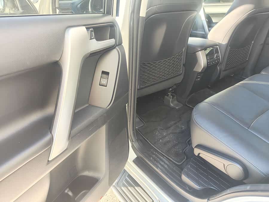 Toyota Land Cruiser Prado 2019 #9 Toyota Land Cruiser Prado 2019 car image #9