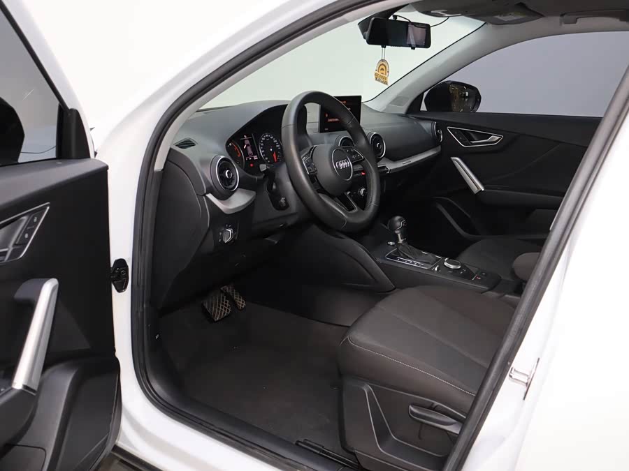 Audi Q2L 2020 صورة سيارة #9