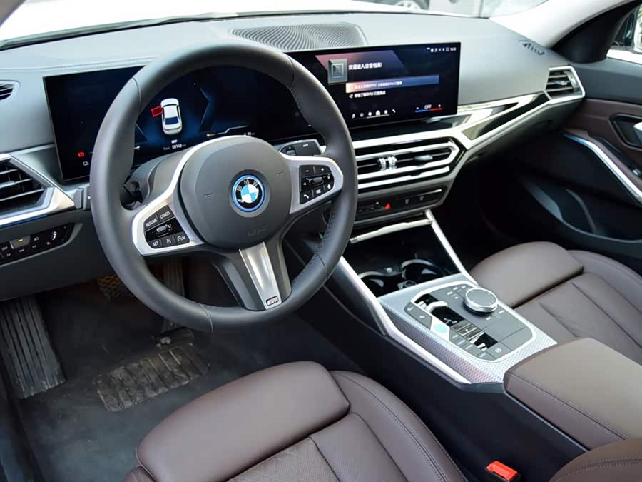 BMW i3 2025 car image #9