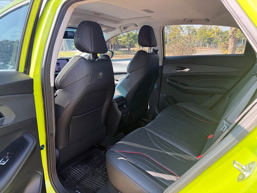 GEELY 2022 car image #9