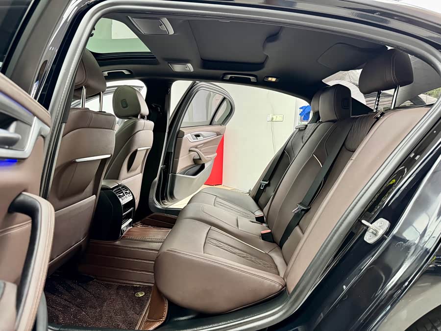 BMW 5 Series 2022 immagine di auto #9