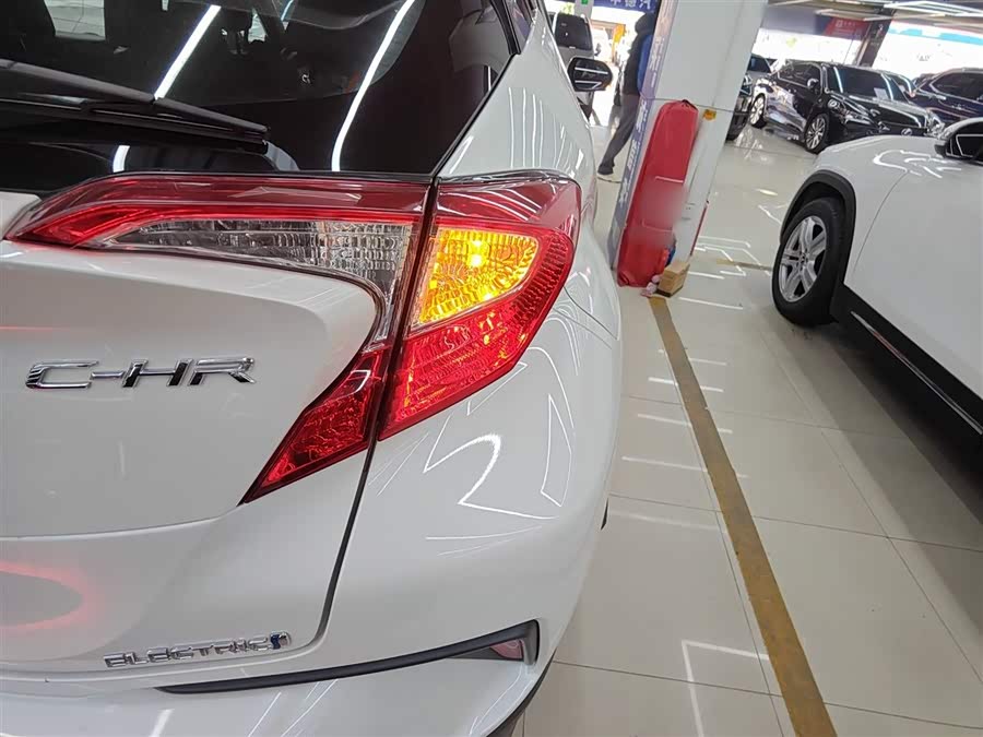 Toyota C-HR EV 2021 immagine di auto #9