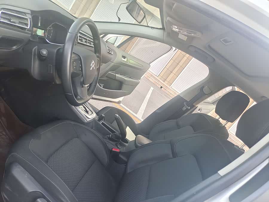 Citroen C4 C-Quatre 2017 car image #9