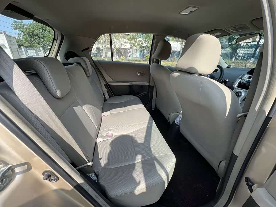 Toyota Yaris 2010 imagem de carro #9