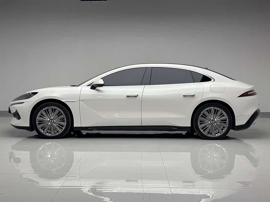 Denza Z9 2024 #9 Denza Z9 2024 car image #9