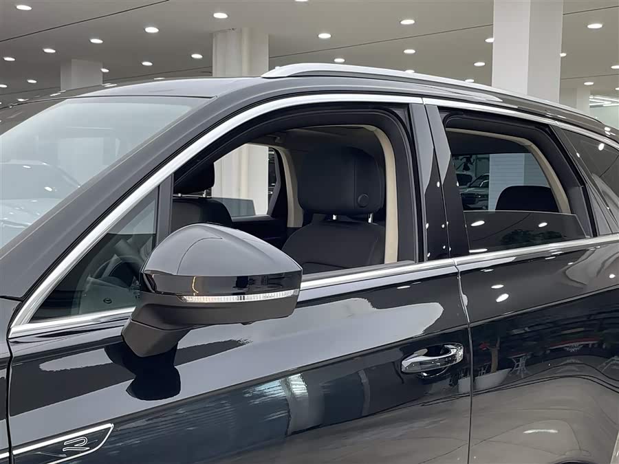 Volkswagen Touareg 2024 car image #9