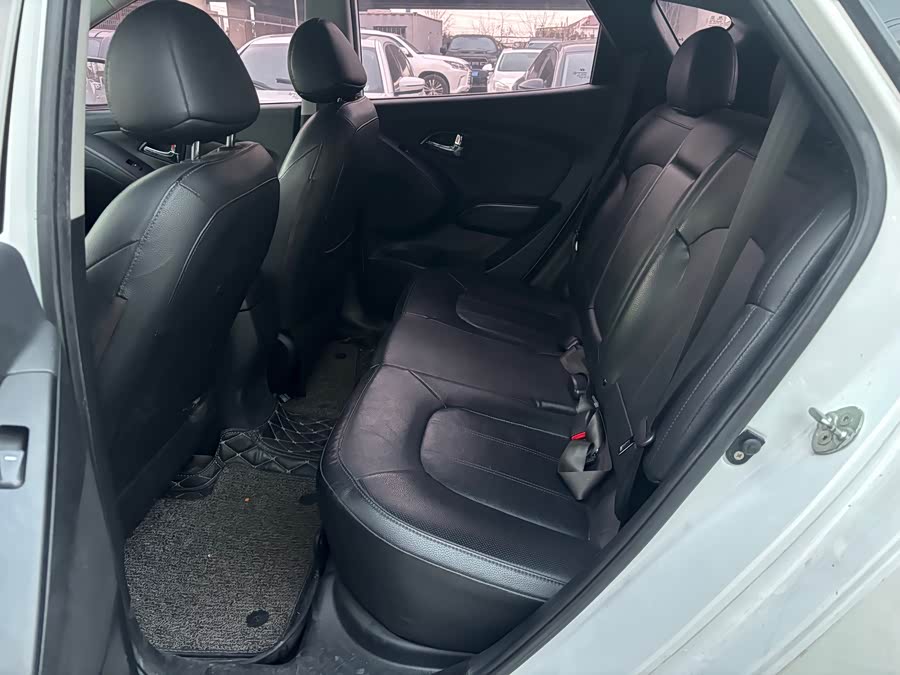 Hyundai ix35 2015 car image #9